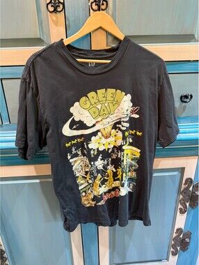 GAP Large Black Green Day Graphic T-Shirt